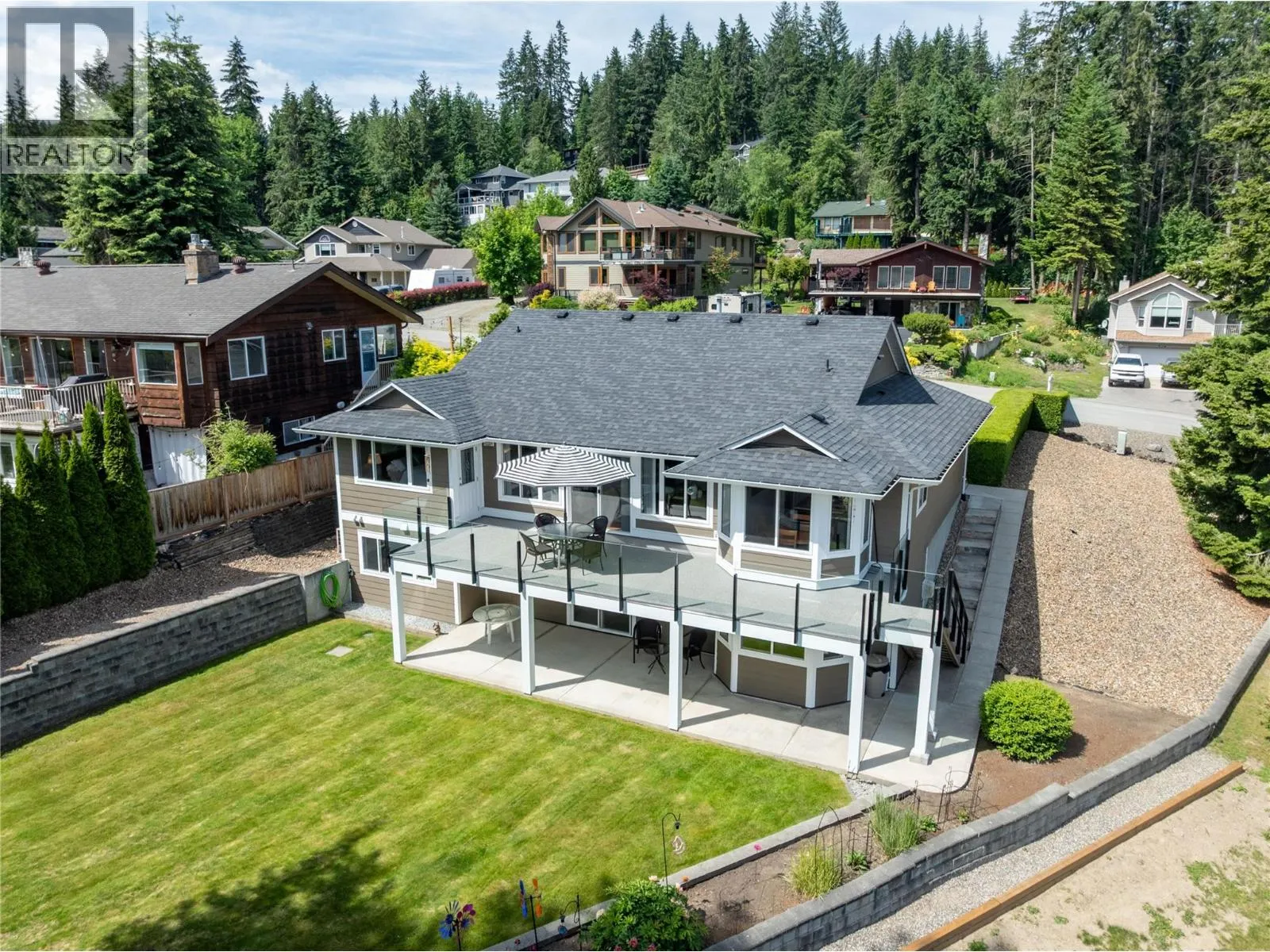 2934 Juniper Crescent