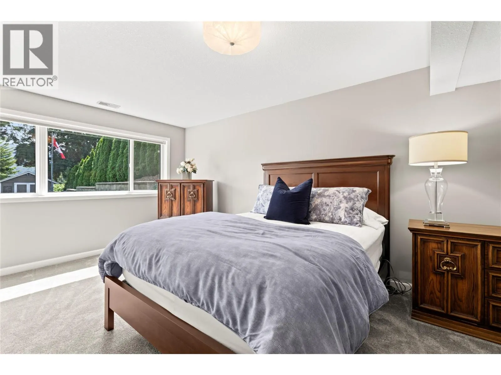 2934 Juniper Crescent