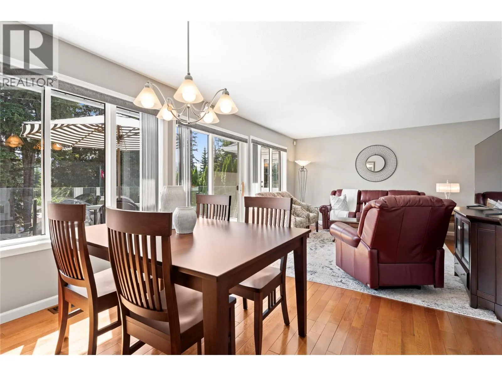 2934 Juniper Crescent