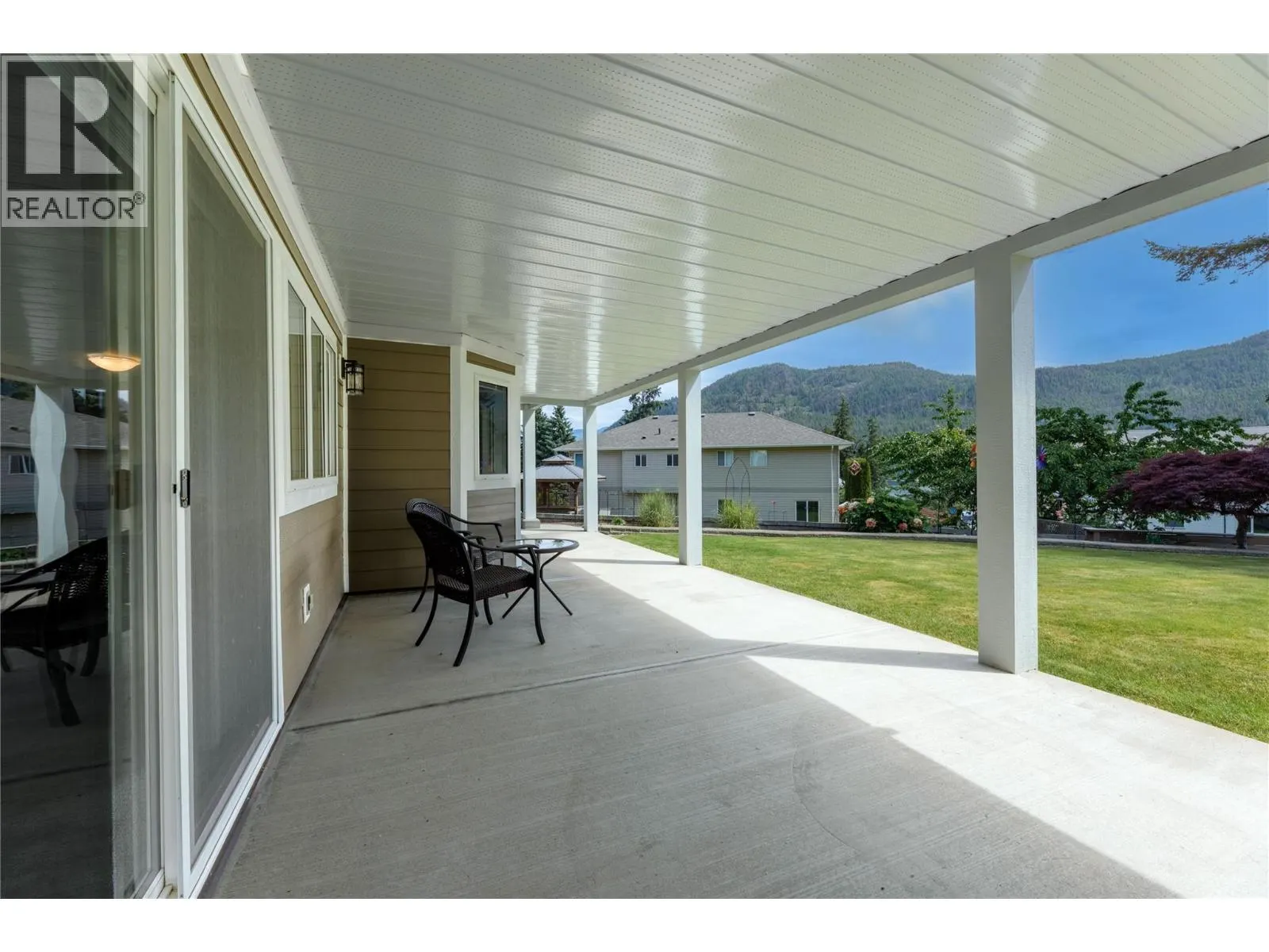 2934 Juniper Crescent