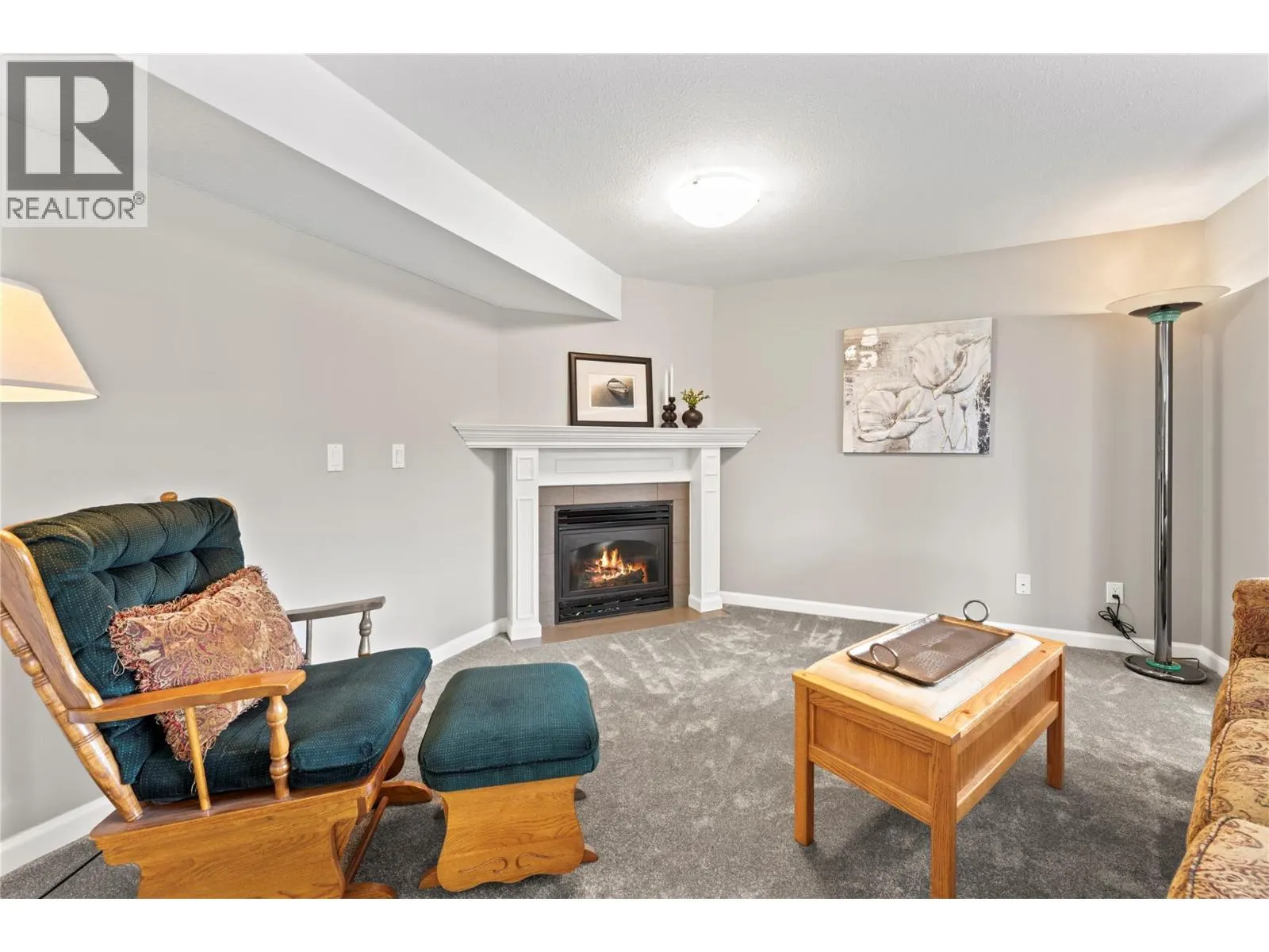 2934 Juniper Crescent