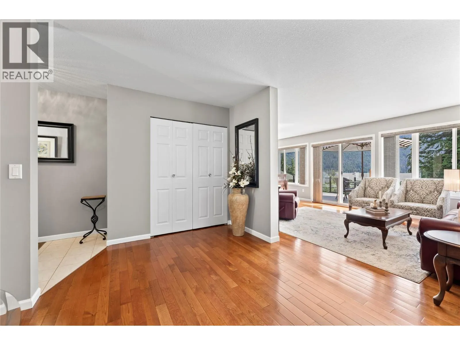 2934 Juniper Crescent