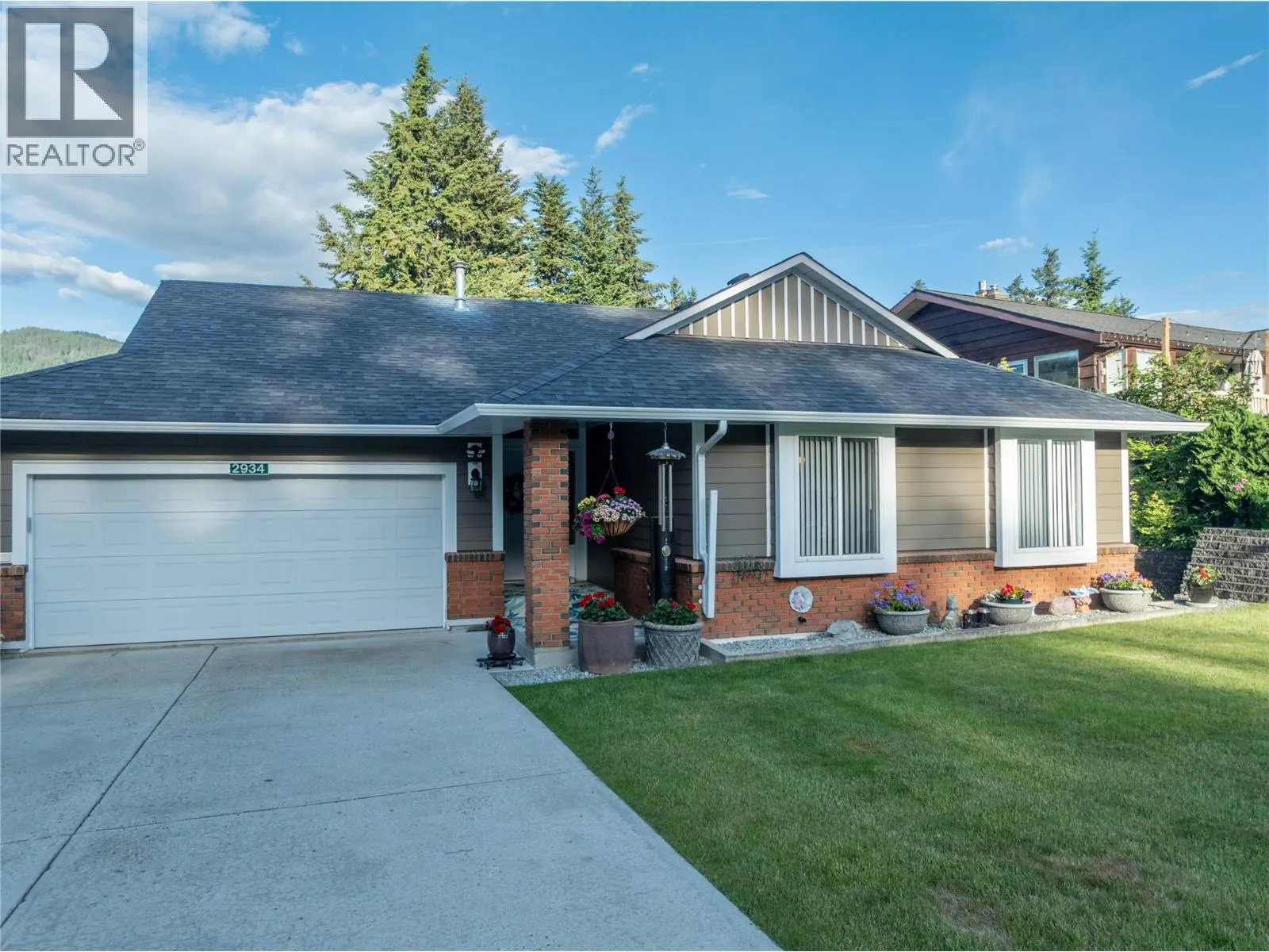 2934 Juniper Crescent