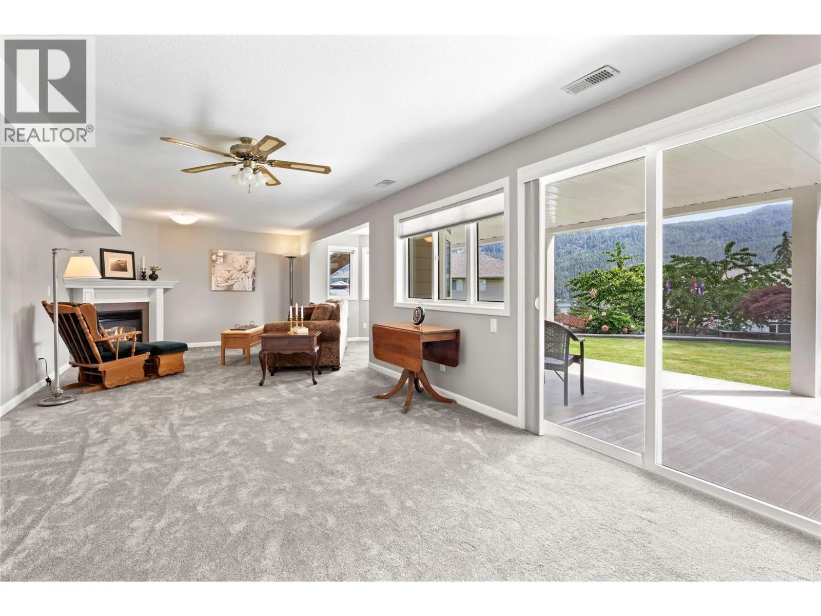 2934 Juniper Crescent