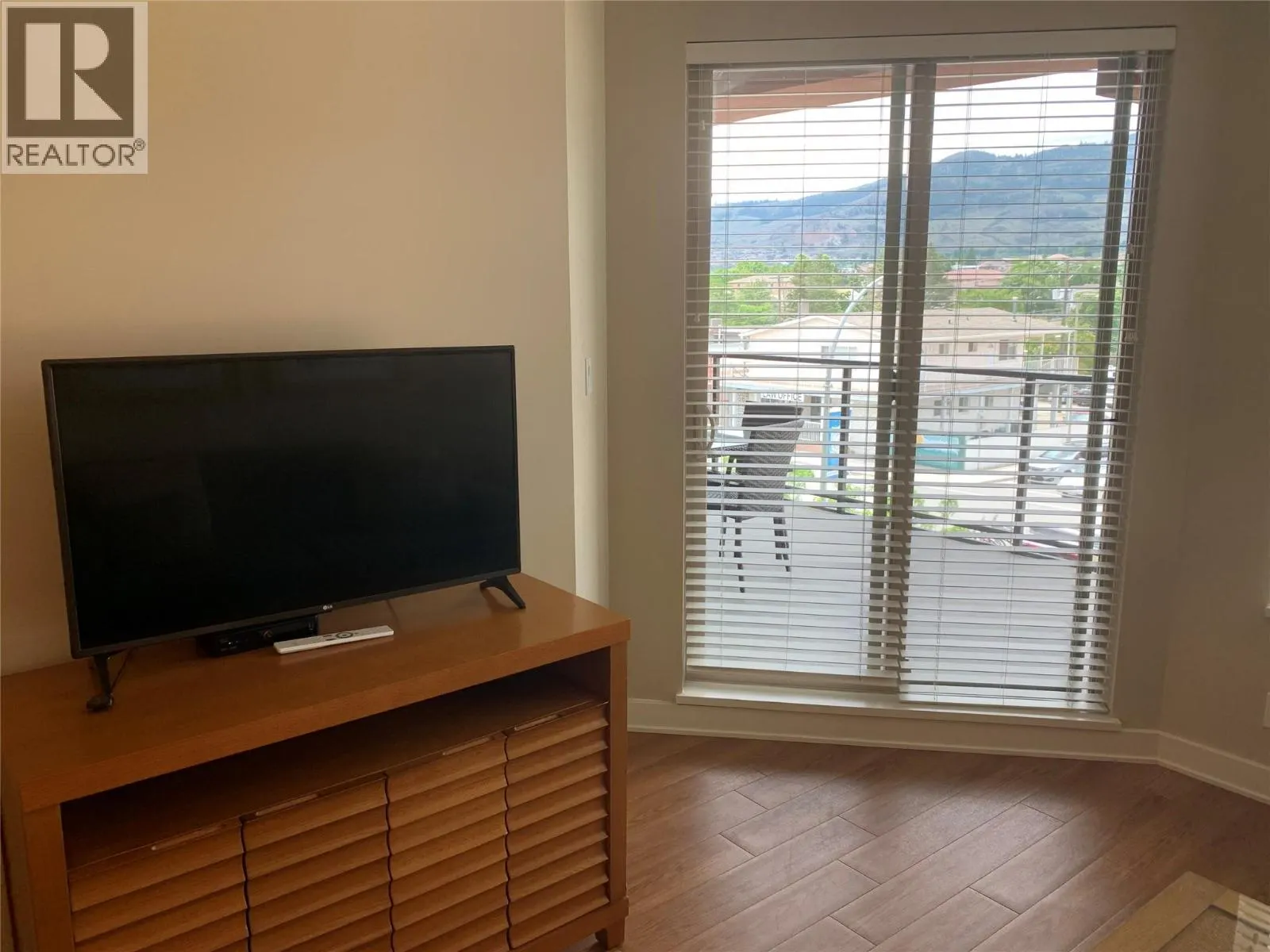 15 PARK Place Unit# 419
