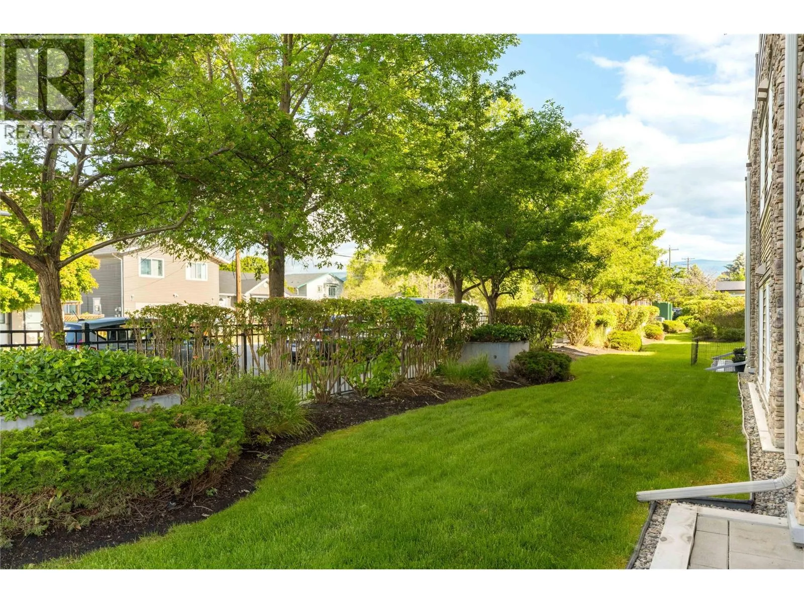 325 MCINTOSH Road Unit# 1108