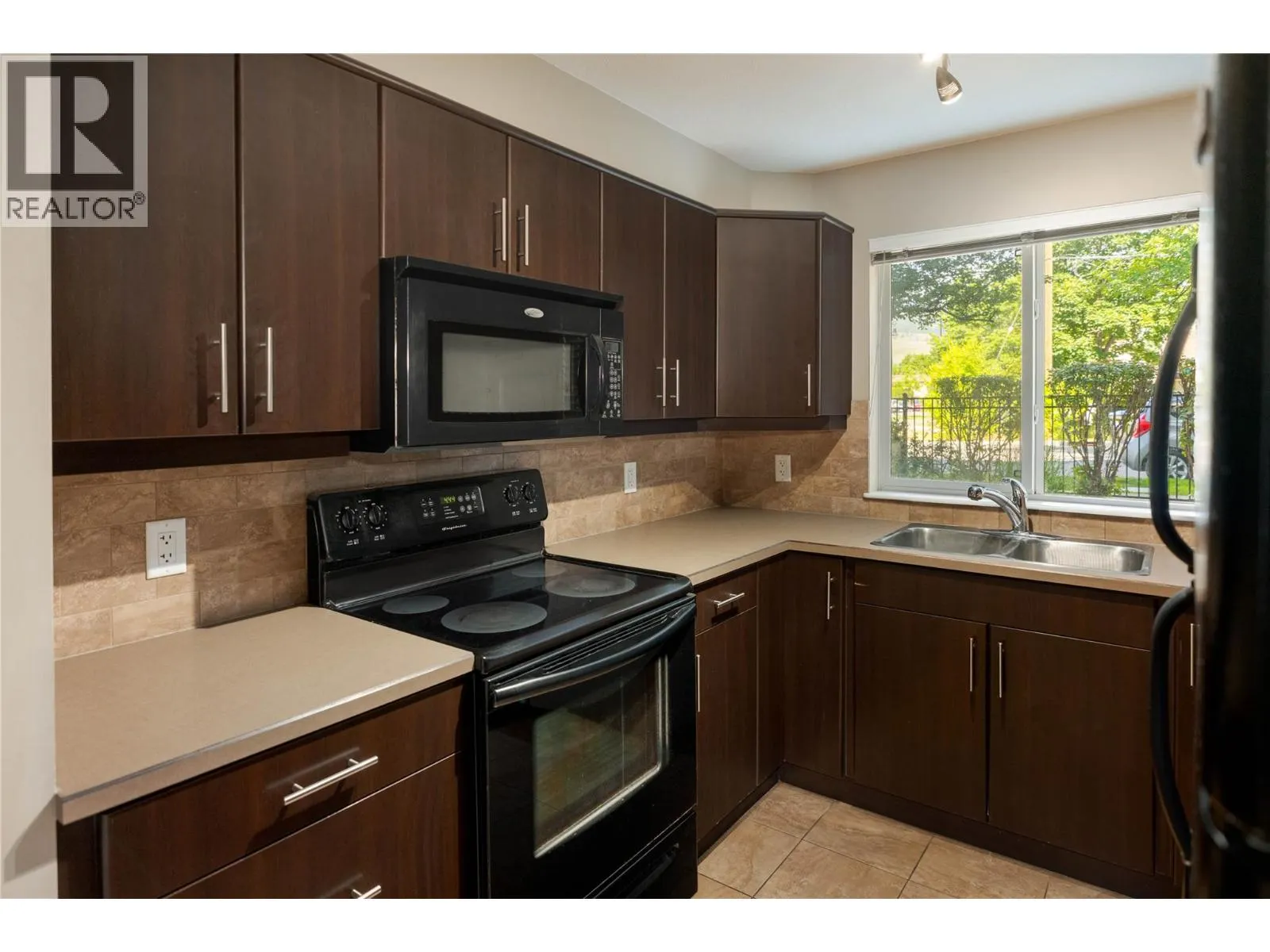 325 MCINTOSH Road Unit# 1108