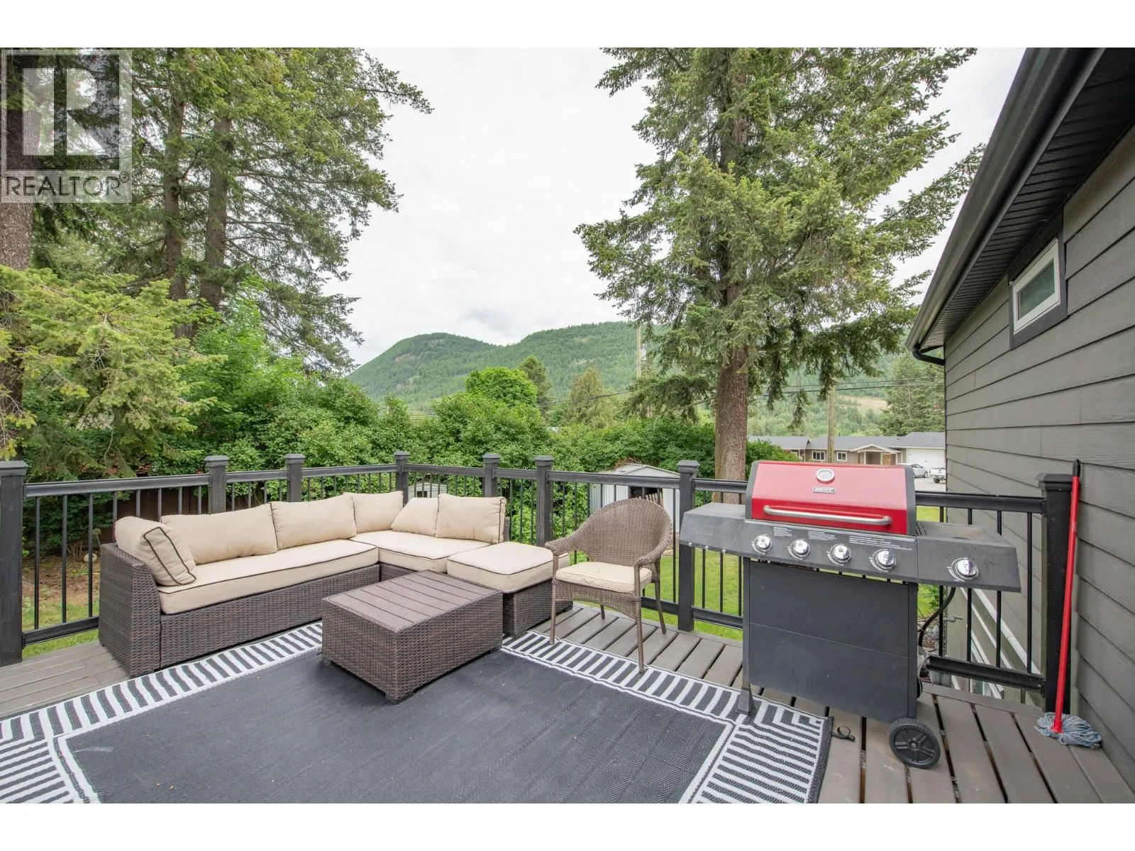 272 Lumby Mabel Lake Road
