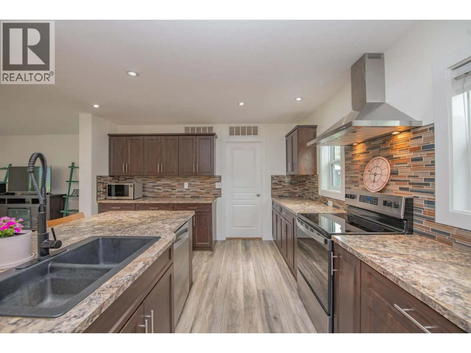 272 Lumby Mabel Lake Road