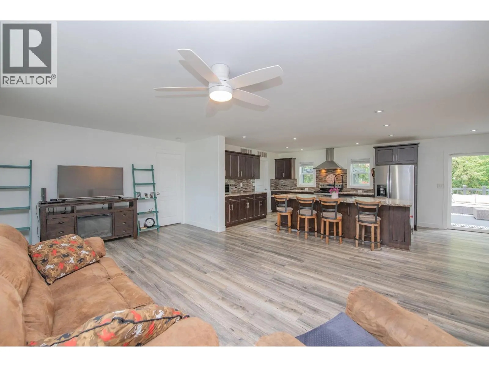 272 Lumby Mabel Lake Road