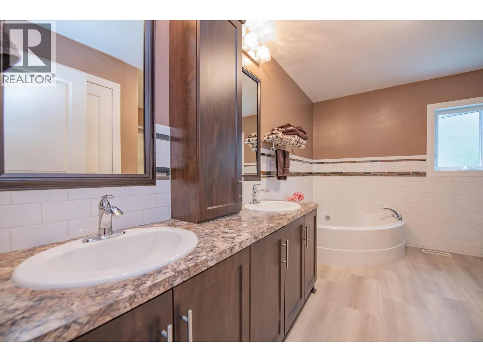 272 Lumby Mabel Lake Road
