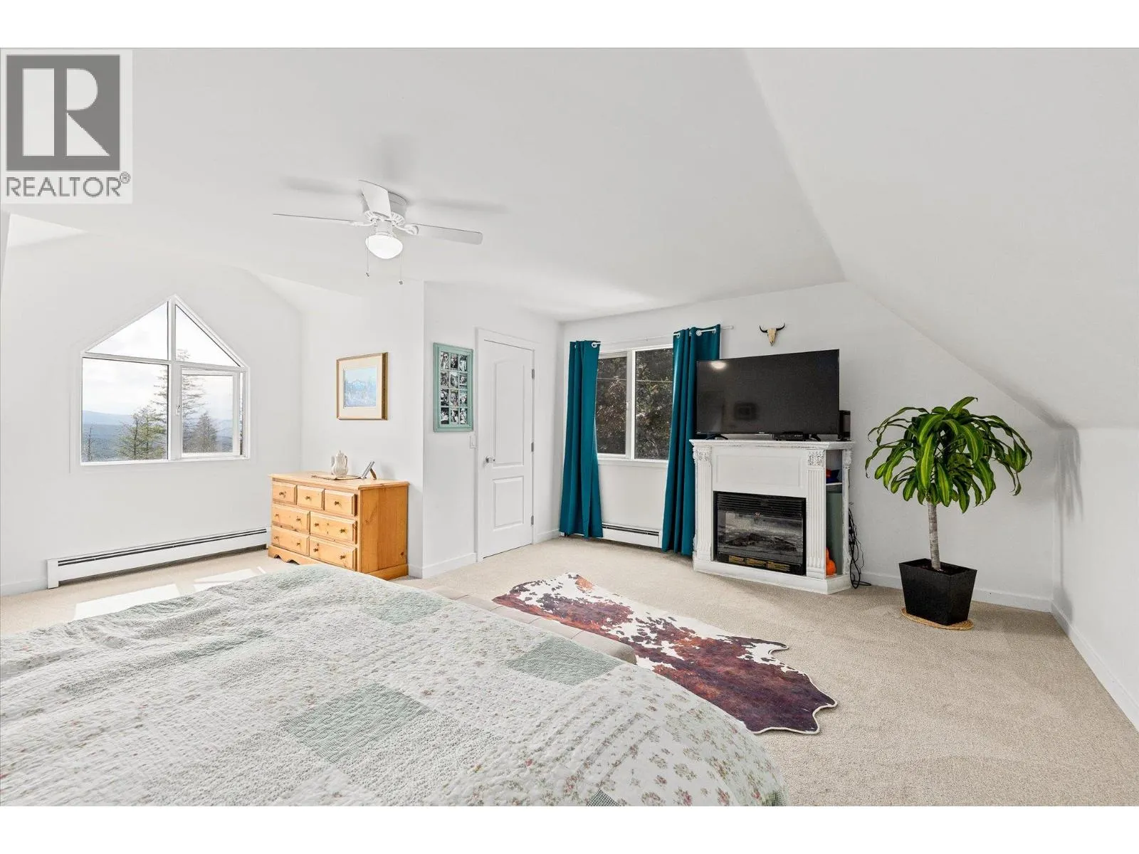 1957 Huckleberry Road