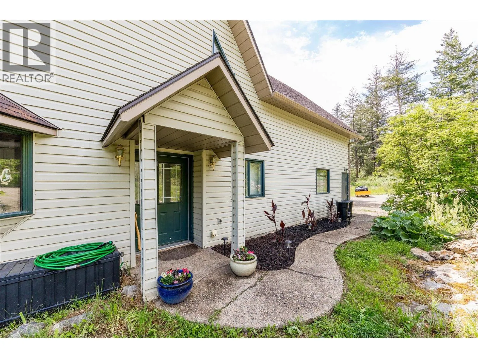 1957 Huckleberry Road