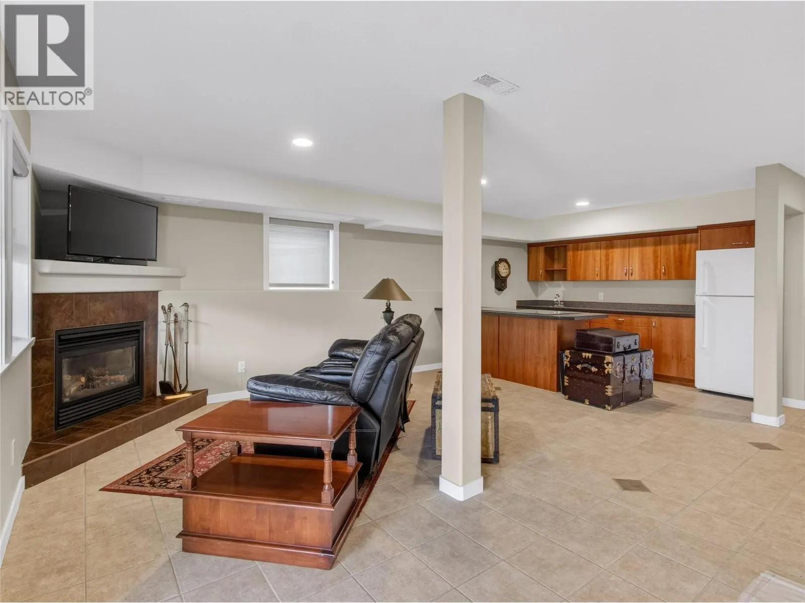 4005 Lobelia Drive