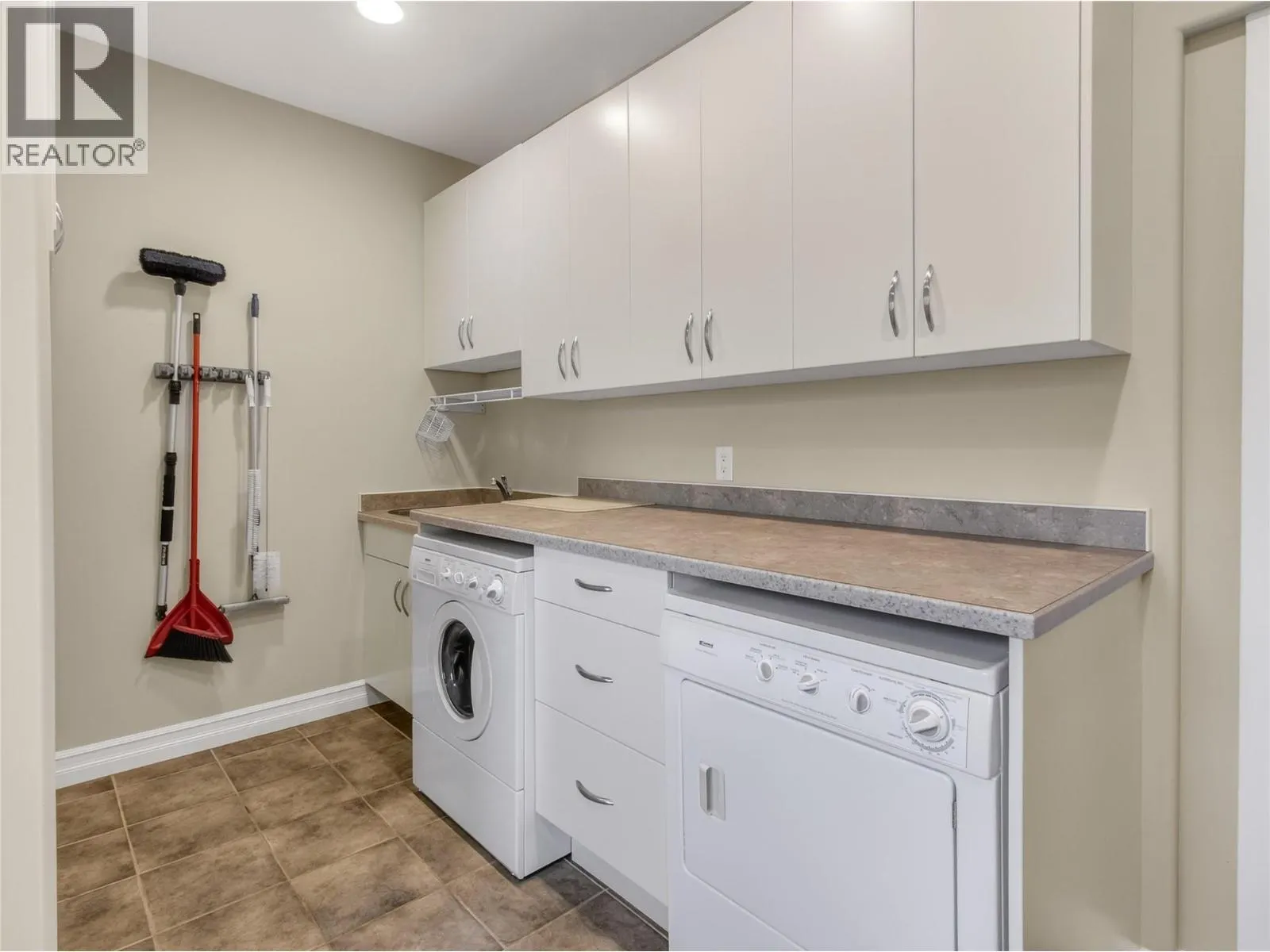 4005 Lobelia Drive