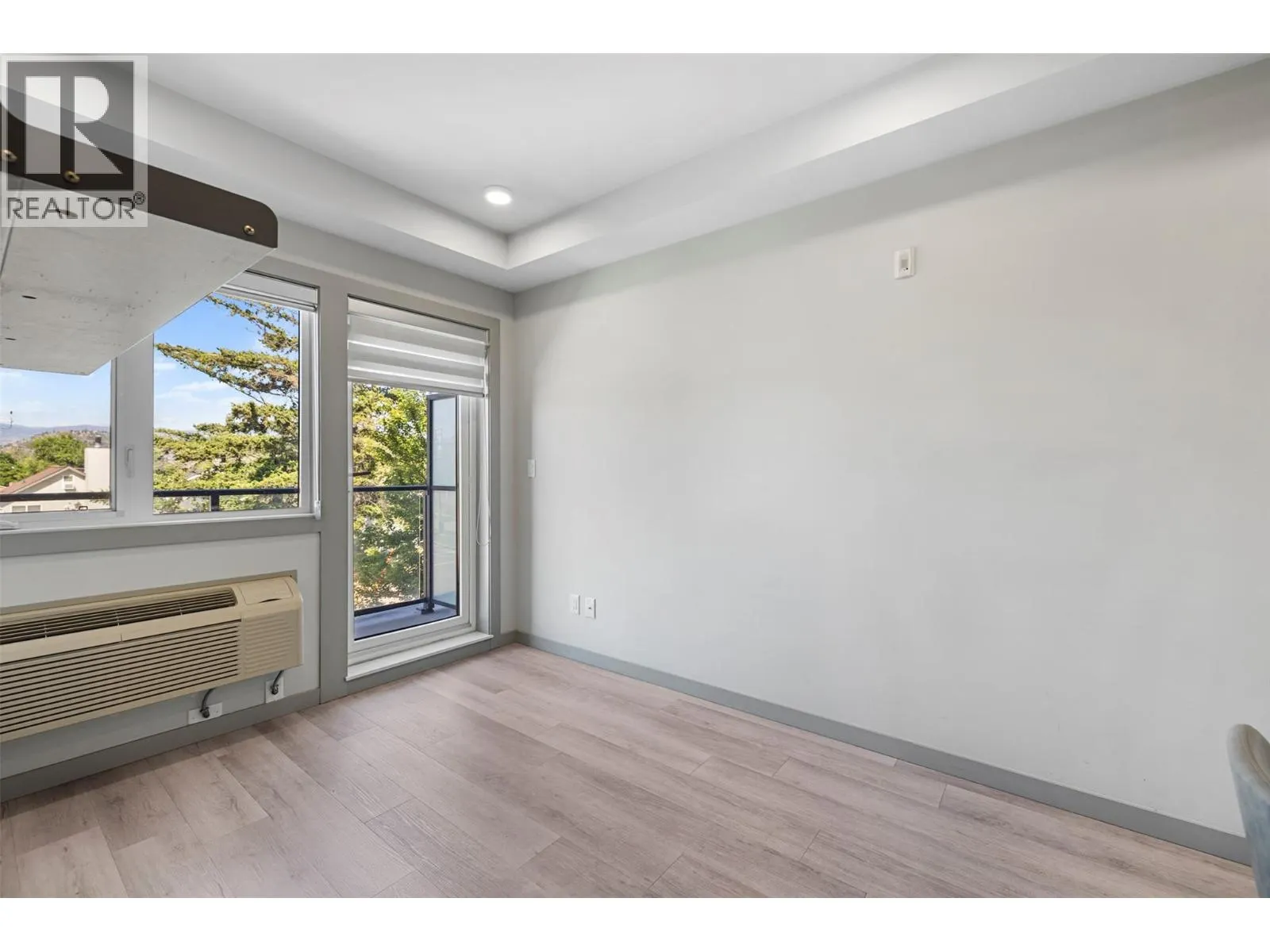 345 dougall Road N Unit# 201