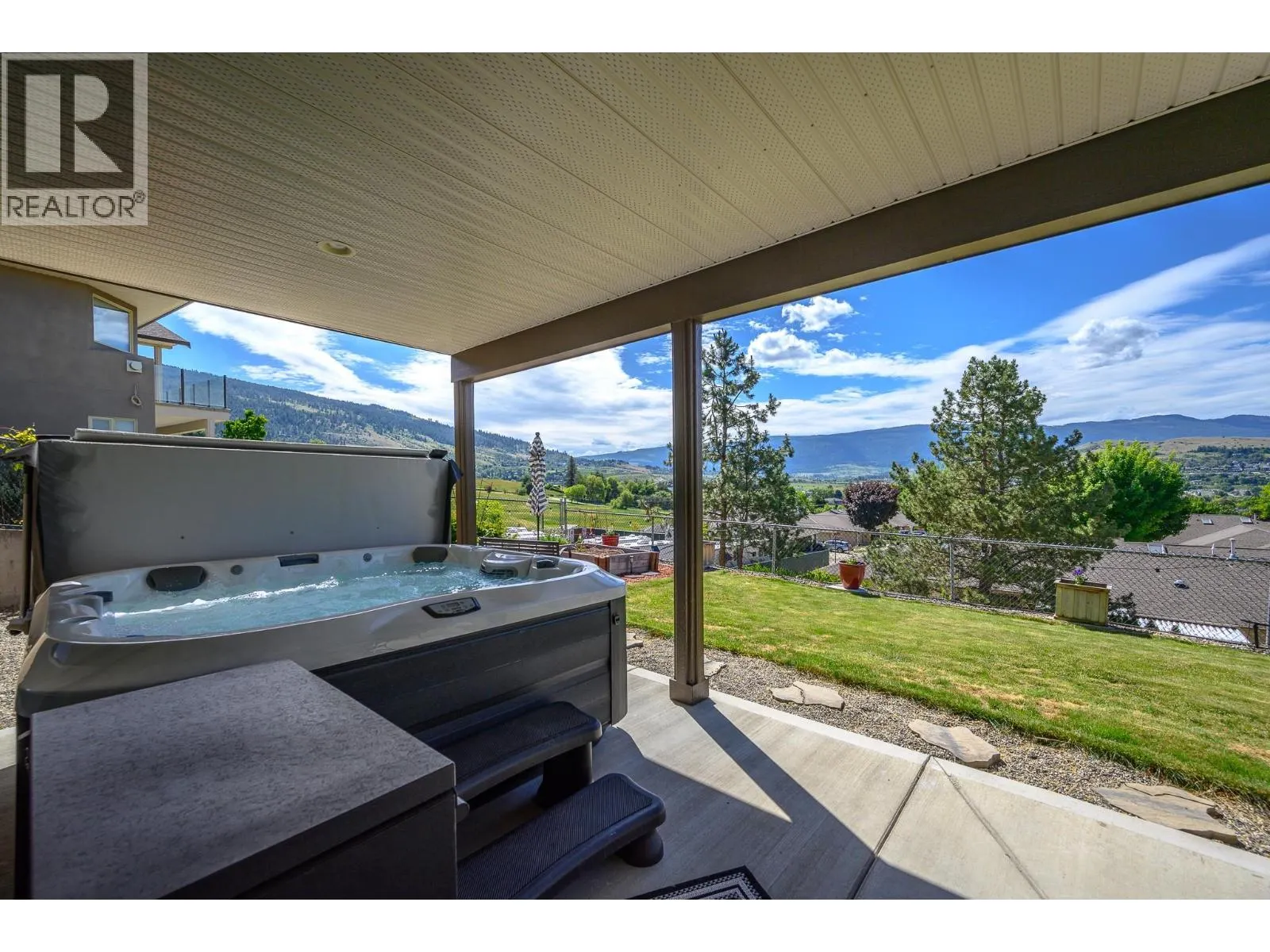 904 33 Avenue