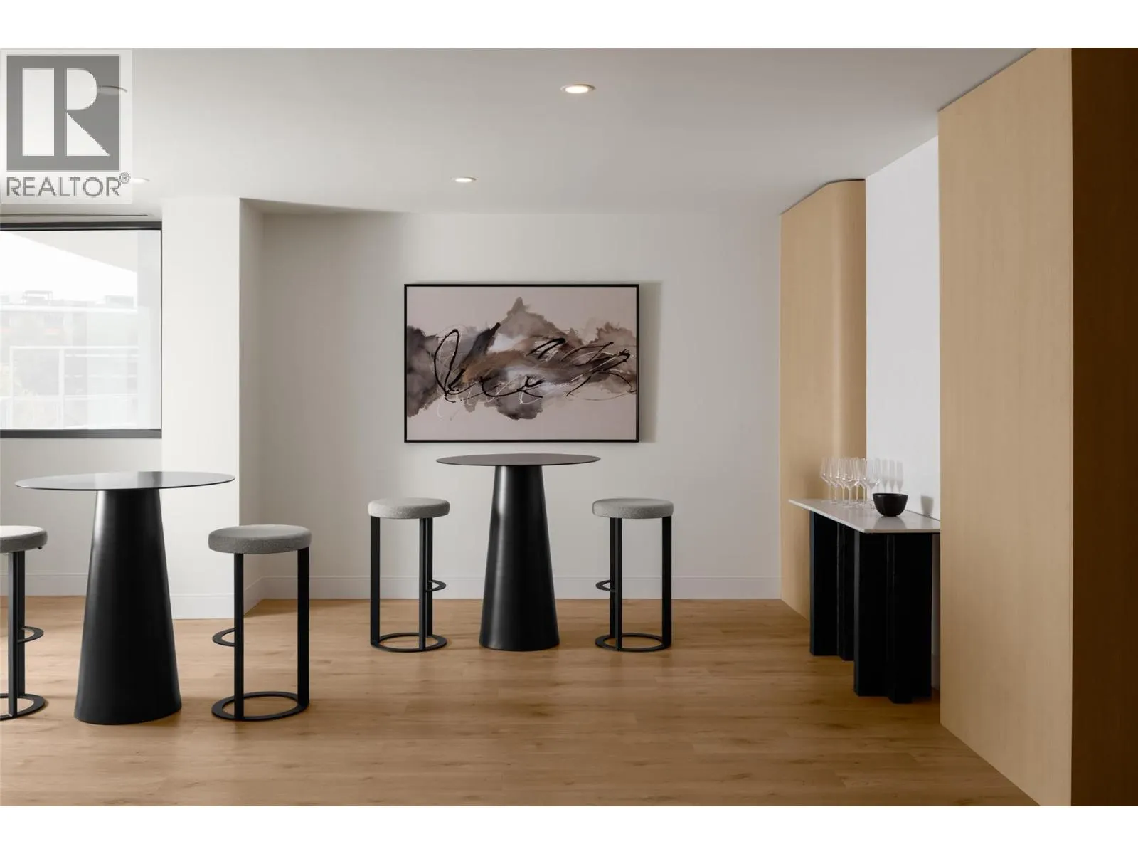 3340 Lakeshore Road Unit# 803