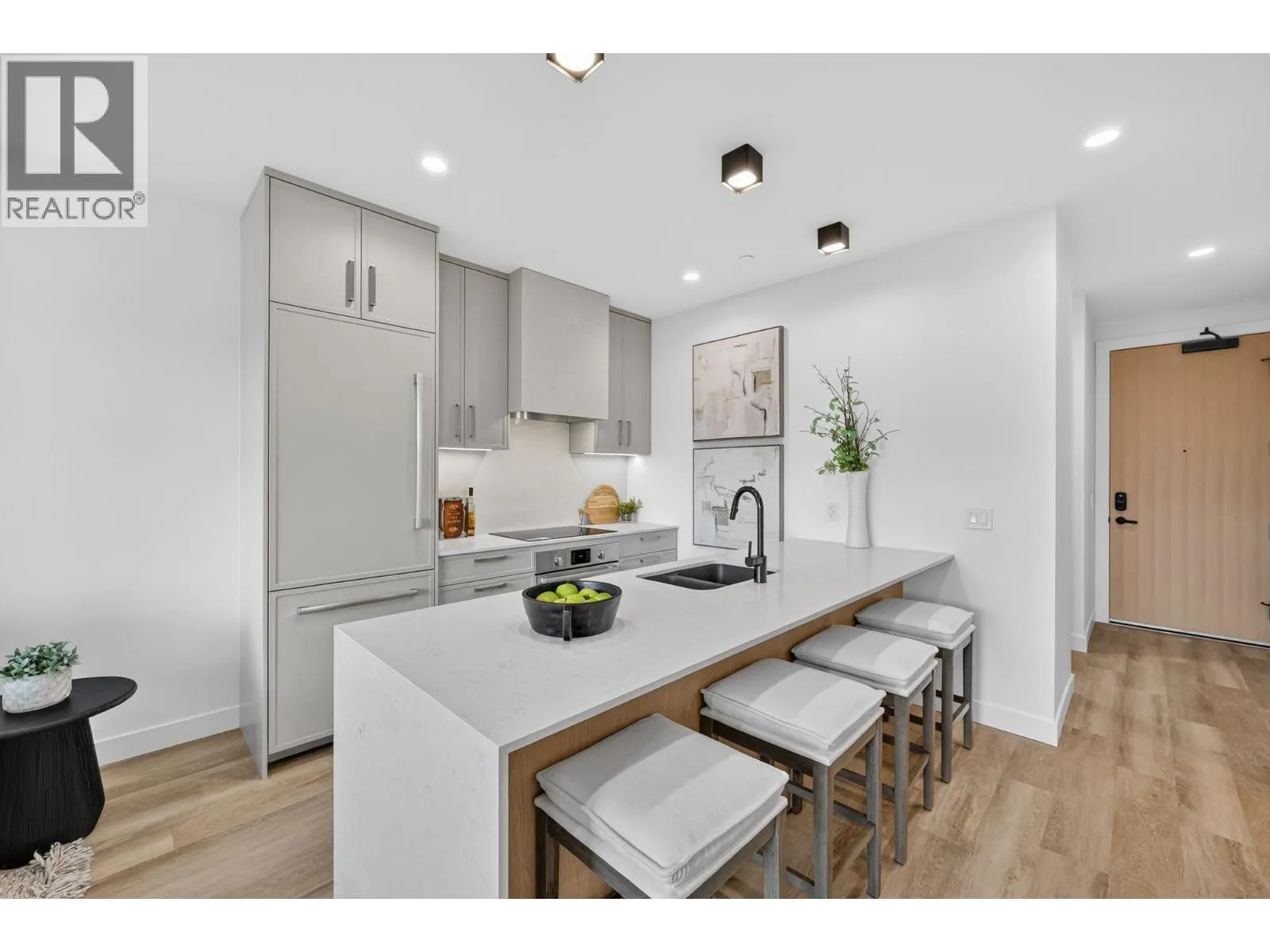 3340 Lakeshore Road Unit# 803