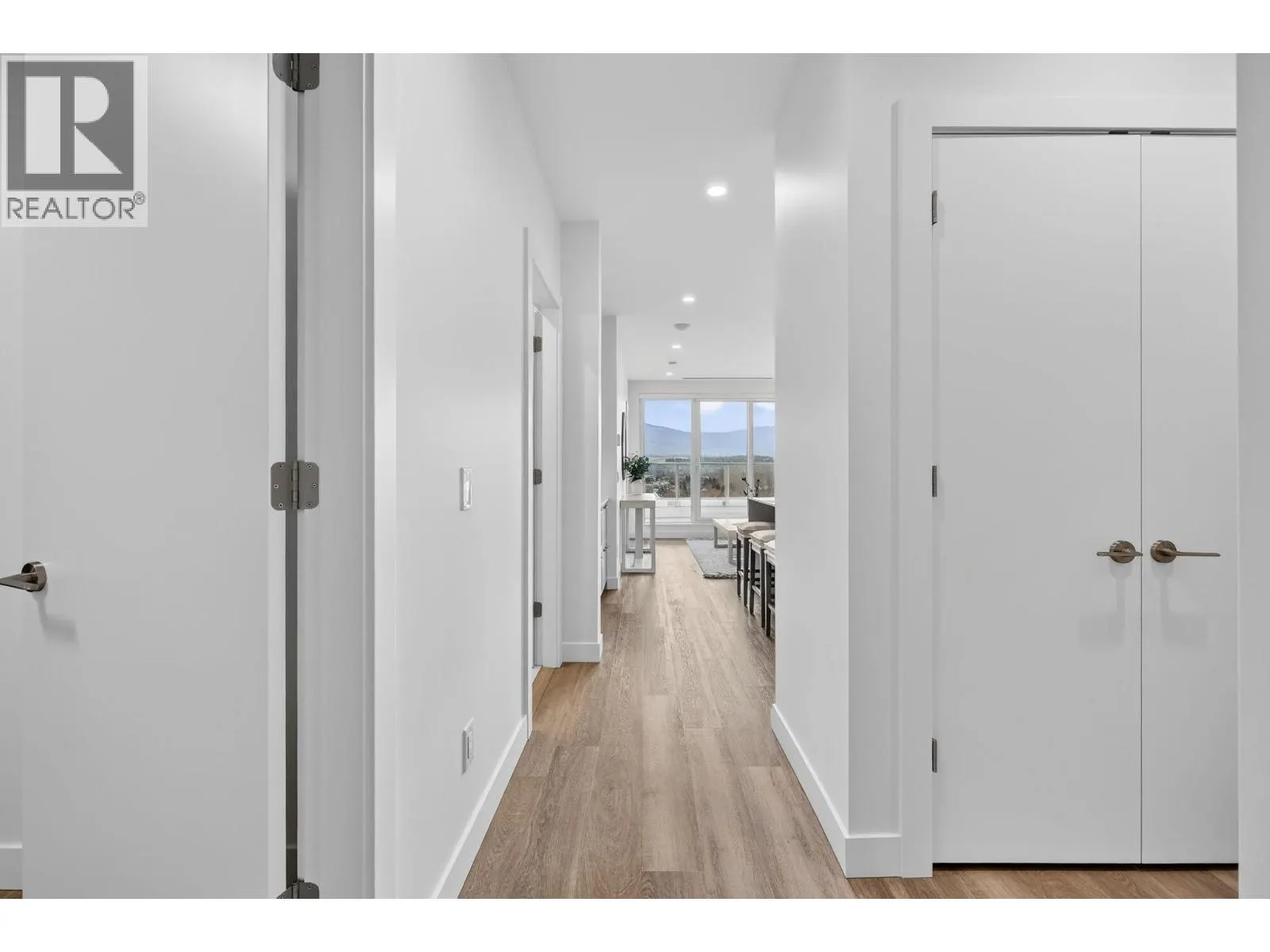 3340 Lakeshore Road Unit# 803