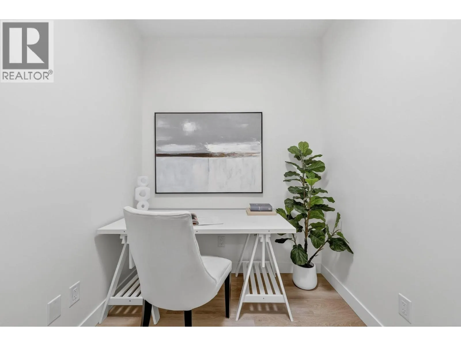 3340 Lakeshore Road Unit# 803