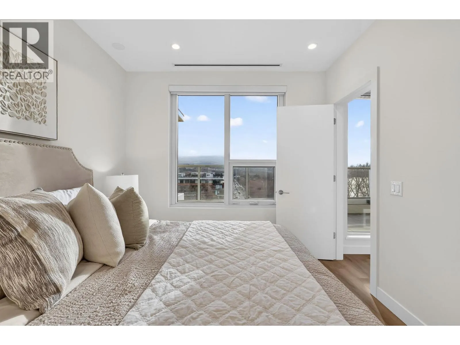 3340 Lakeshore Road Unit# 803