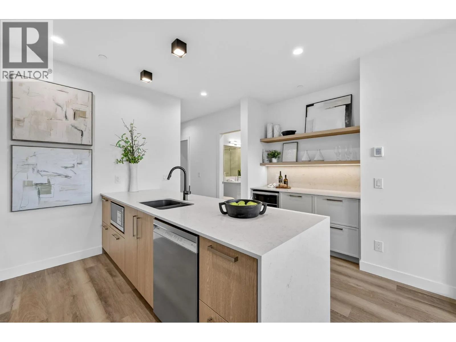 3340 Lakeshore Road Unit# 803
