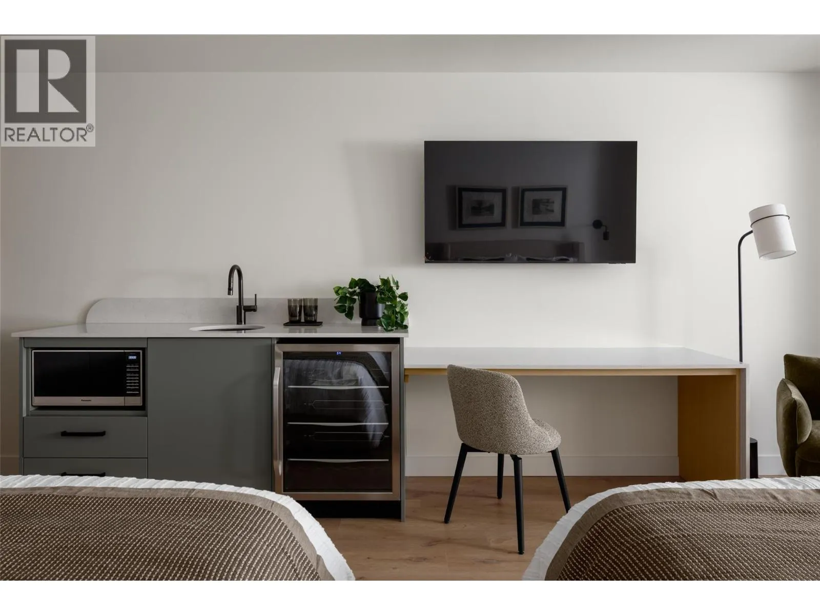 3340 Lakeshore Road Unit# 803