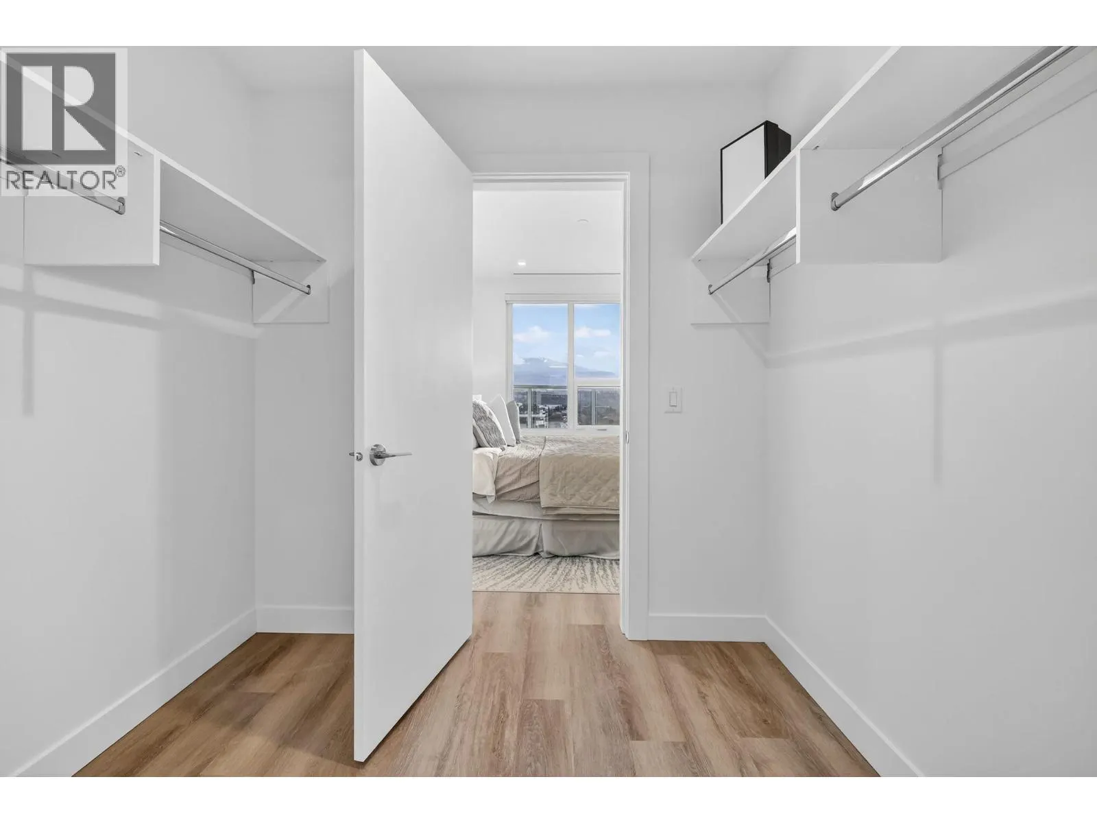 3340 Lakeshore Road Unit# 803