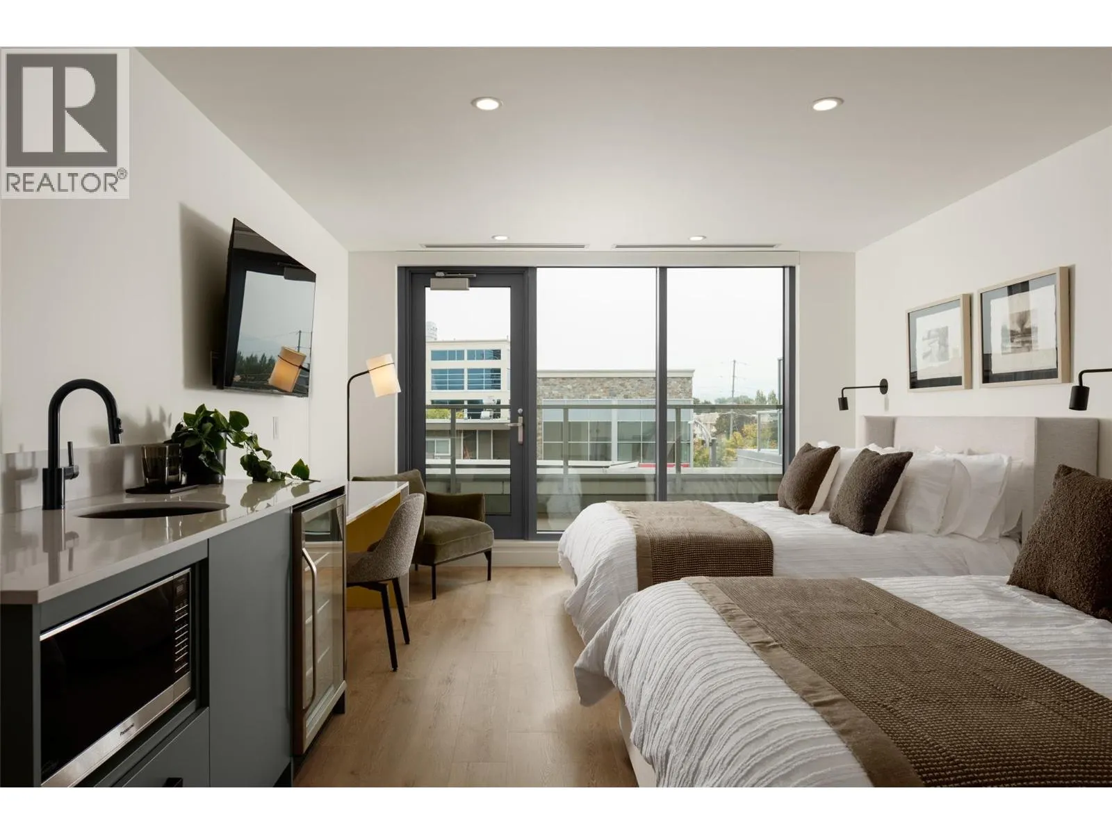 3340 Lakeshore Road Unit# 803