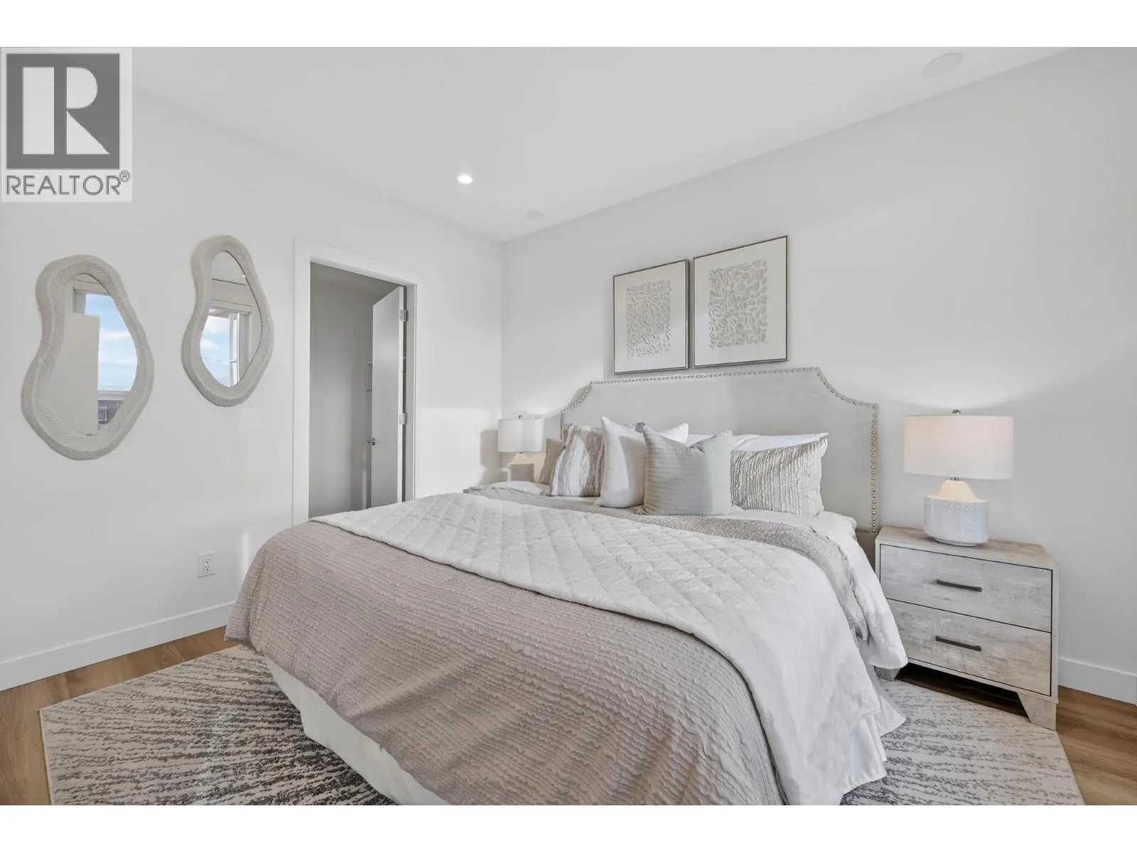 3340 Lakeshore Road Unit# 803