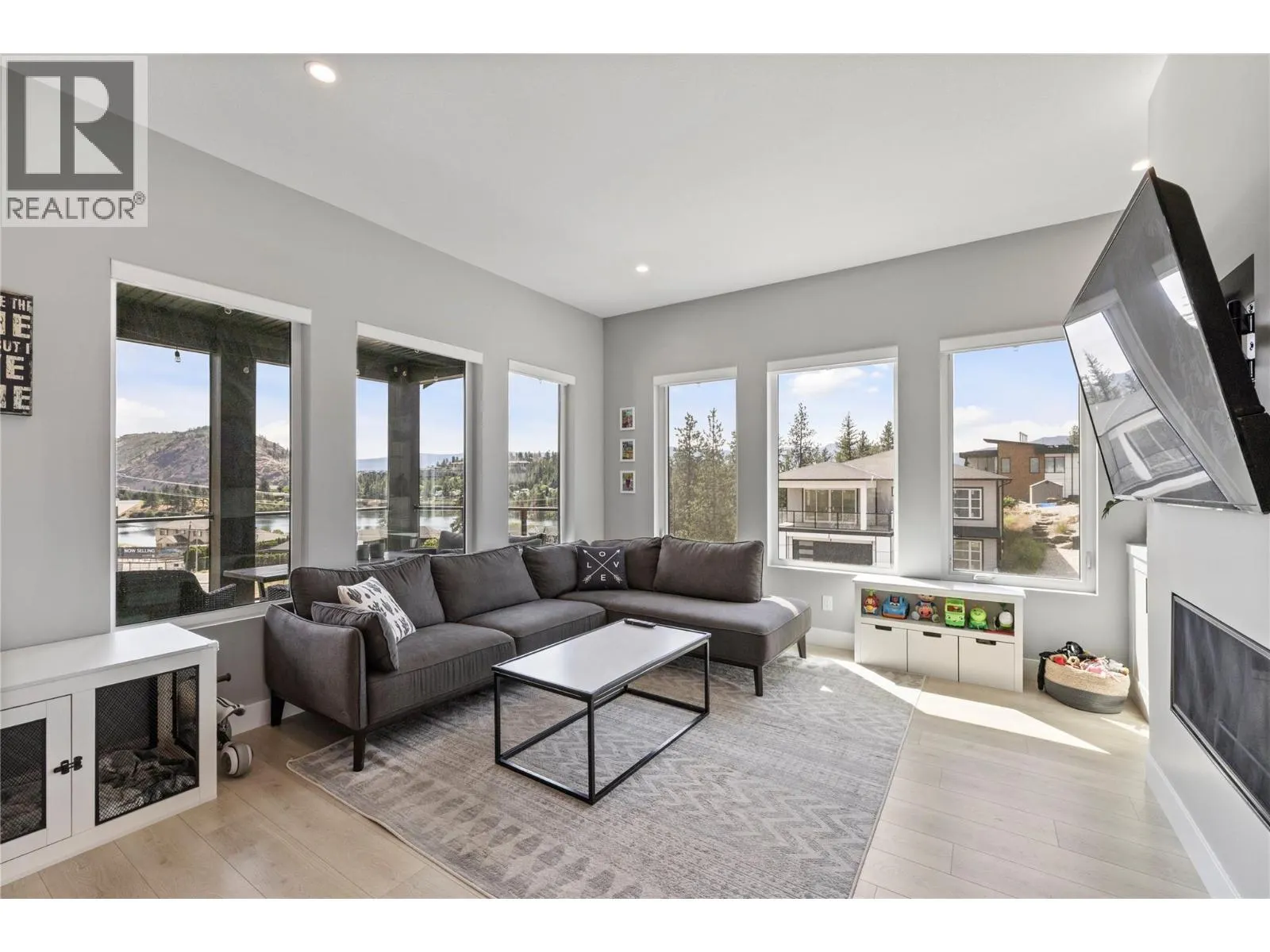 2846 Canyon Crest Drive