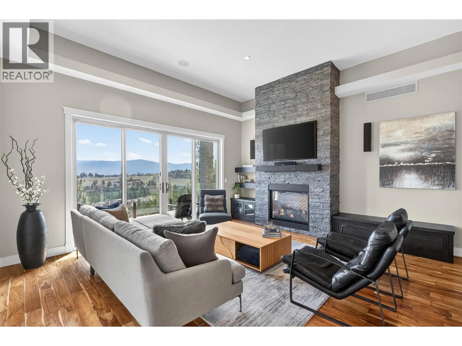 1086 Aurora Heights
