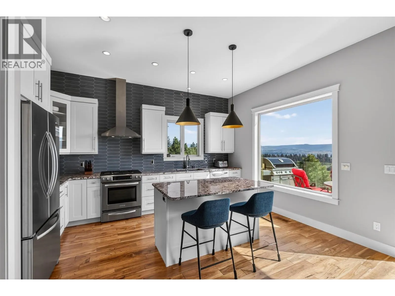 1086 Aurora Heights