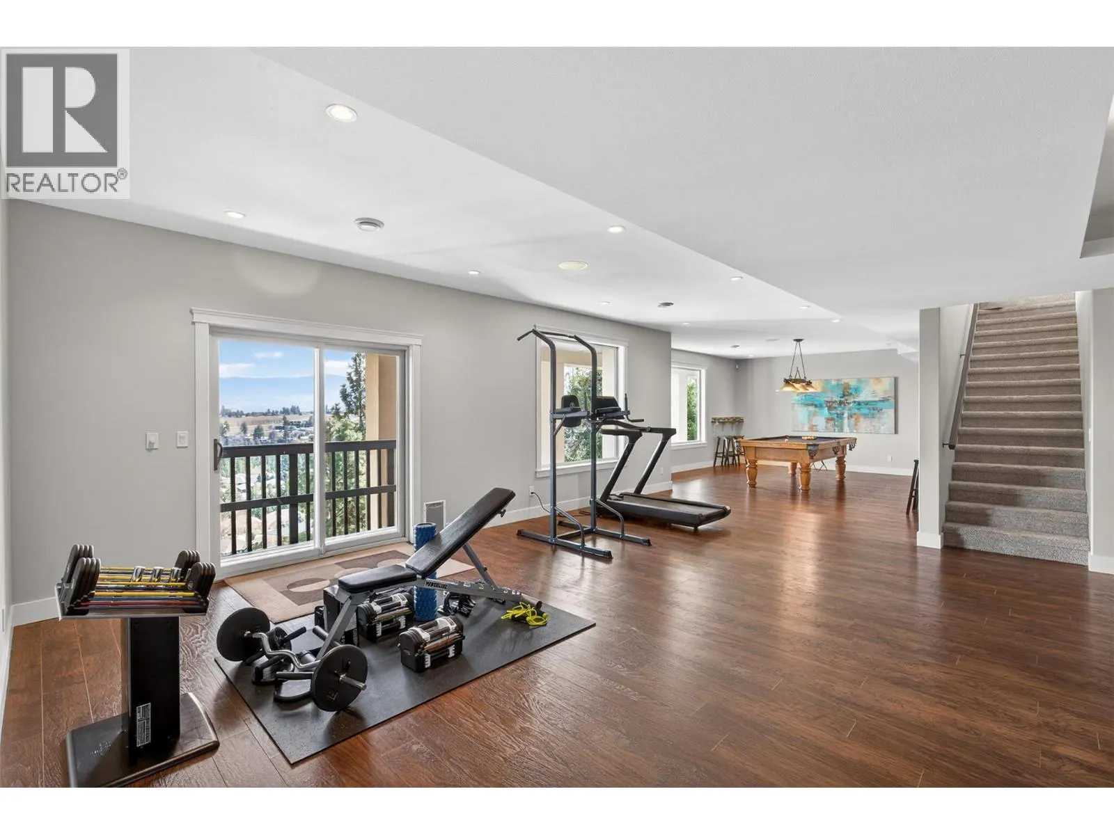 1086 Aurora Heights