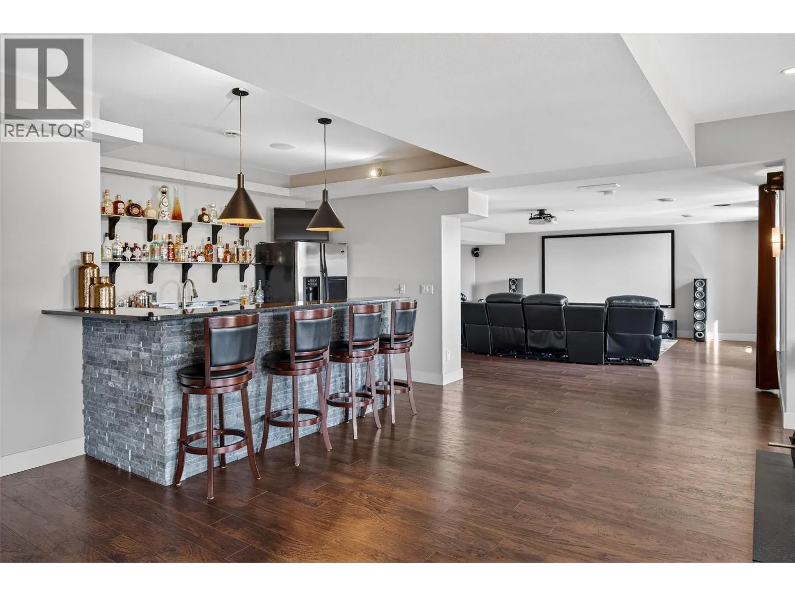 1086 Aurora Heights