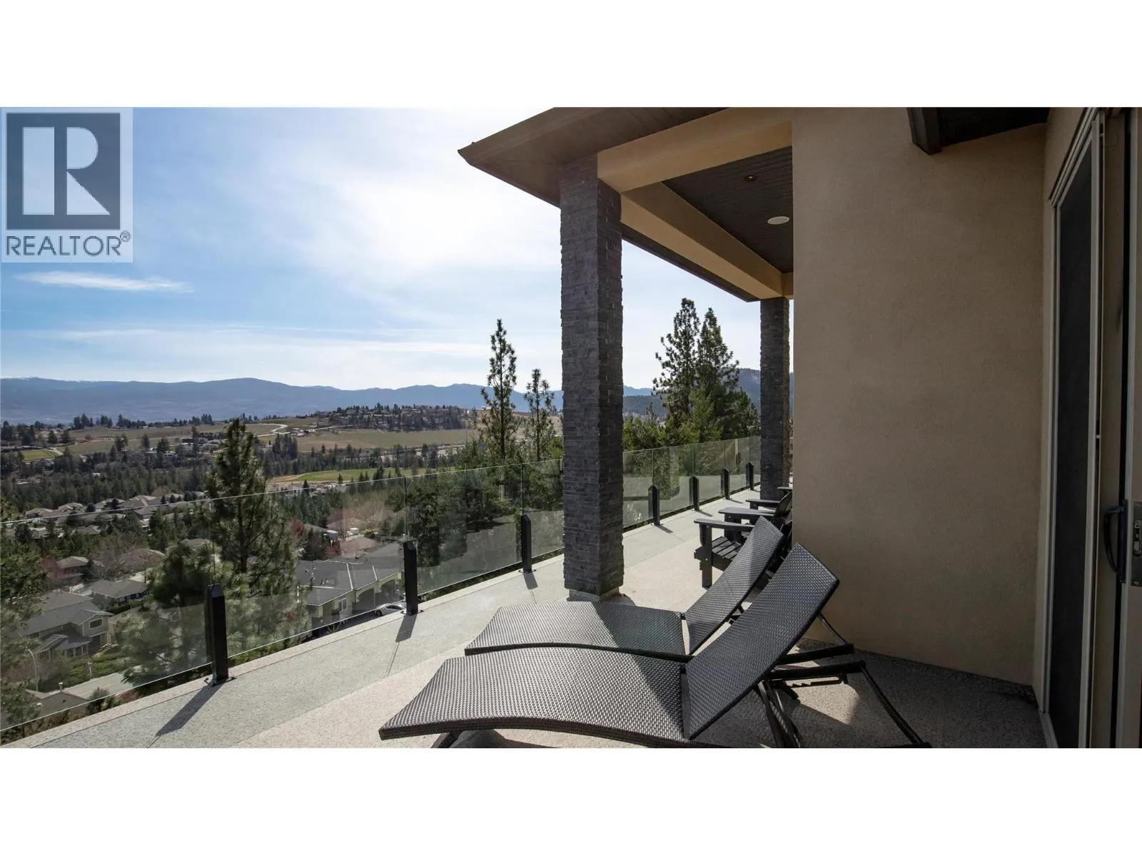 1086 Aurora Heights