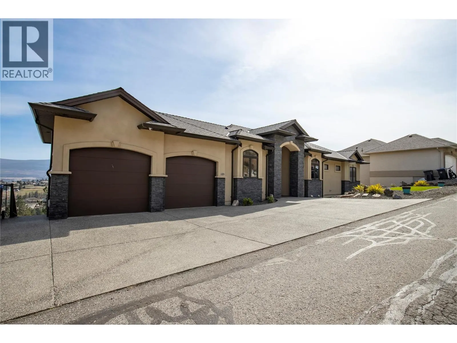 1086 Aurora Heights