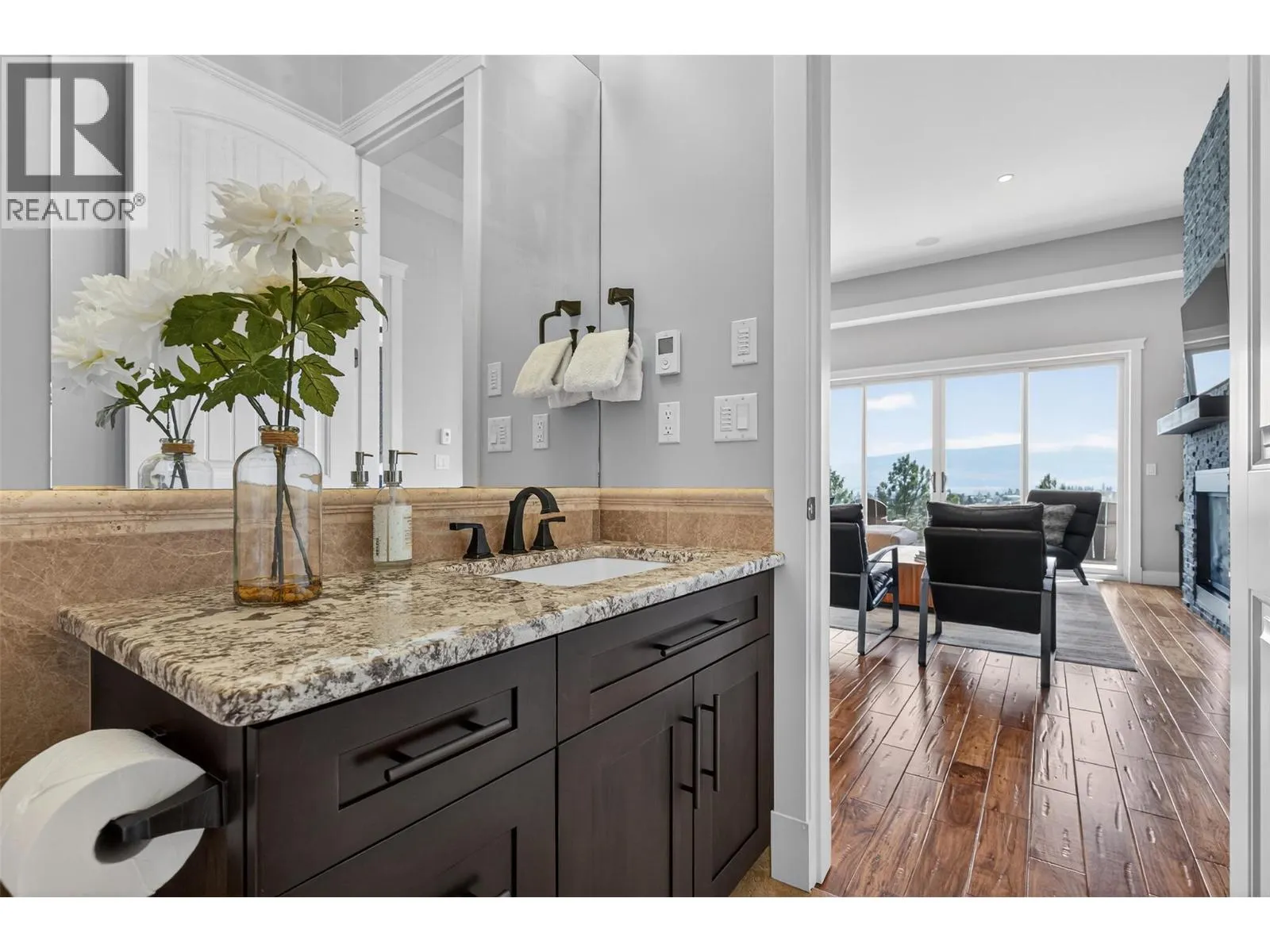 1086 Aurora Heights