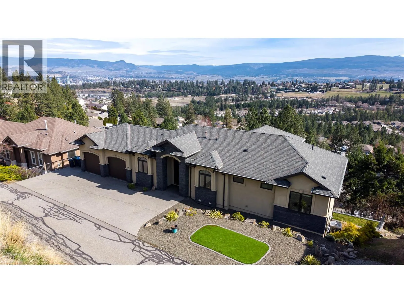1086 Aurora Heights