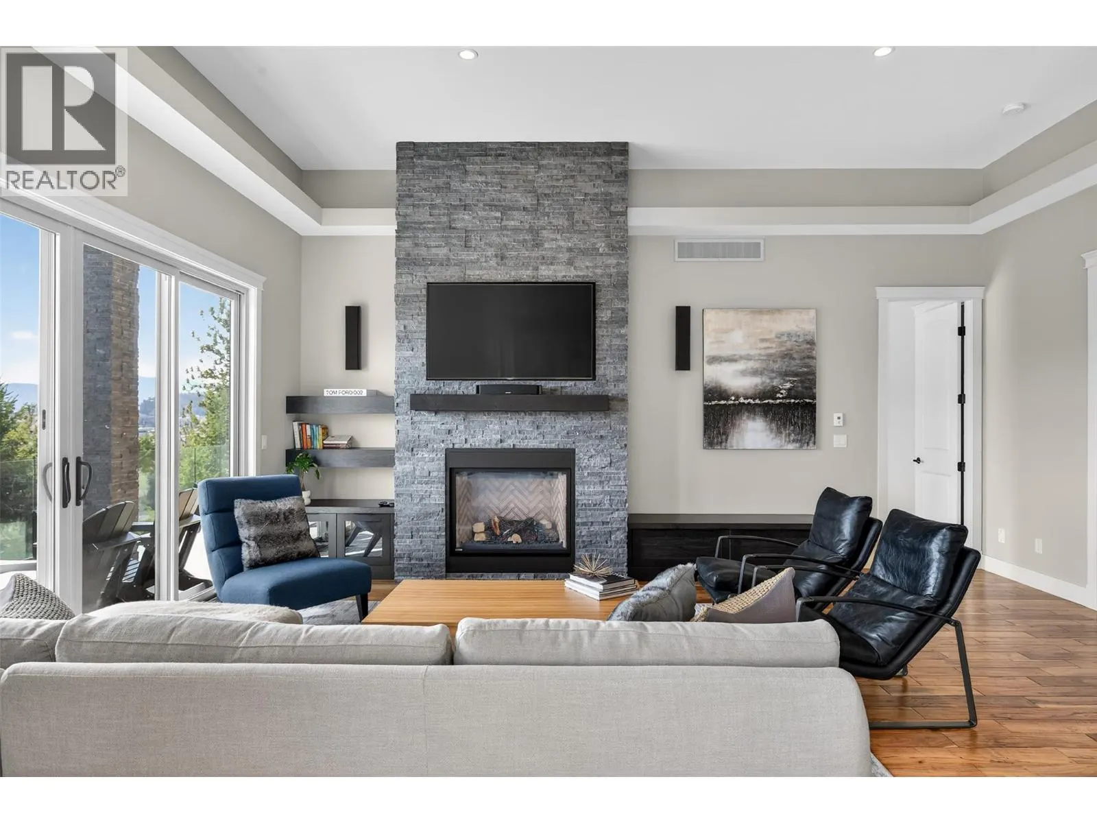 1086 Aurora Heights