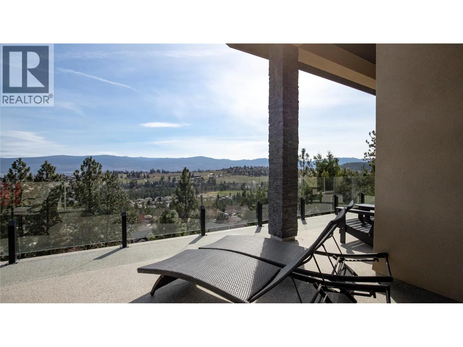 1086 Aurora Heights