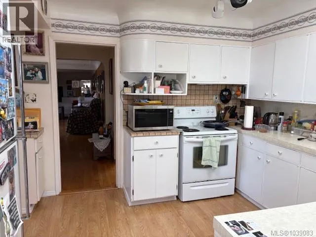 2535 Holyrood Dr