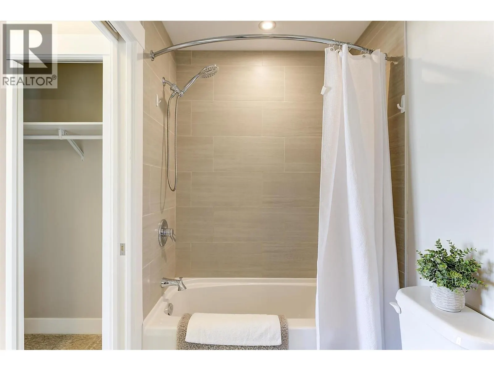 1165 Sutherland Avenue Unit# 405