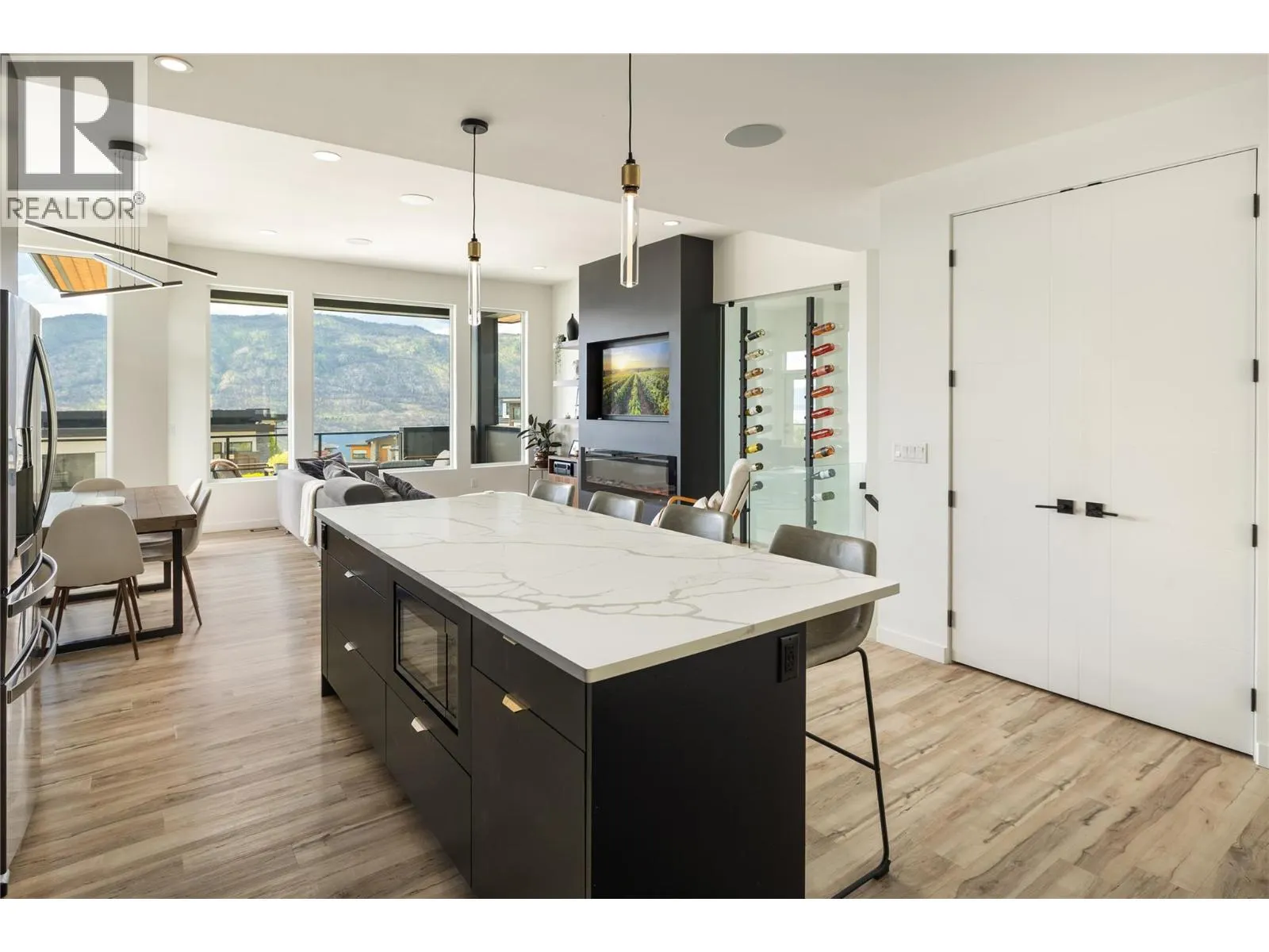 9499 Ledgestone Road
