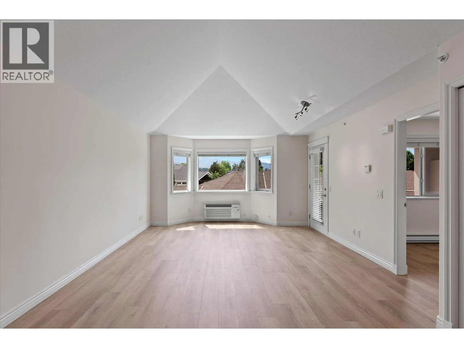 4433 Gordon Drive Unit# 212
