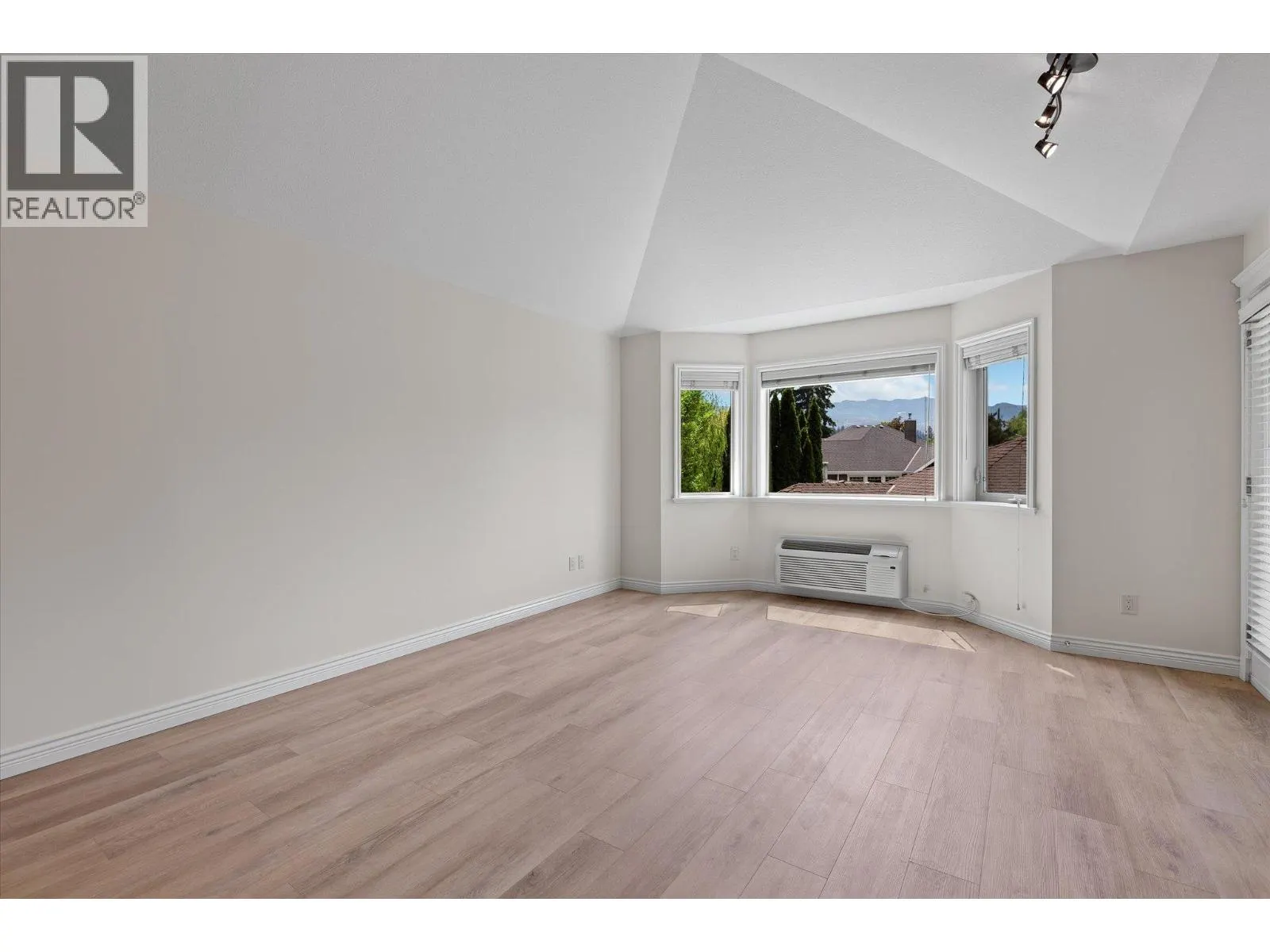 4433 Gordon Drive Unit# 212