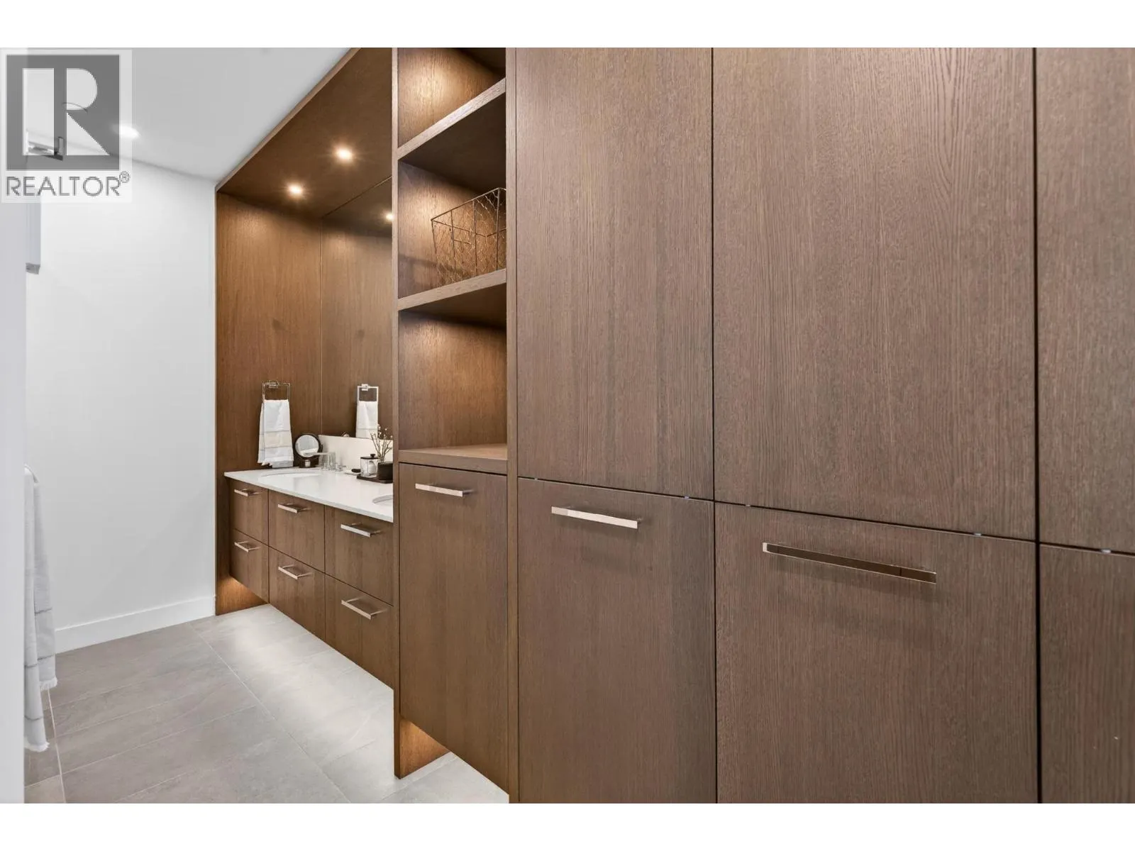 3389 Lakeshore Road Unit# 314