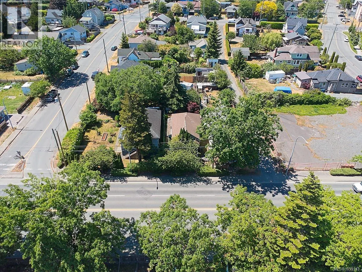 374 Nicol St