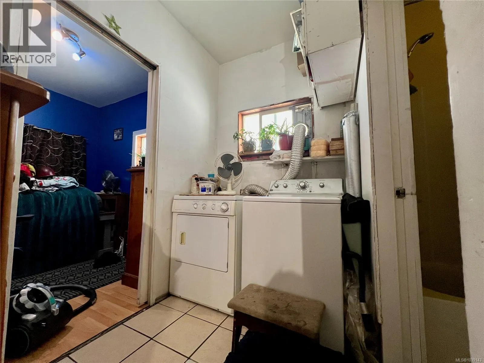 374 Nicol St